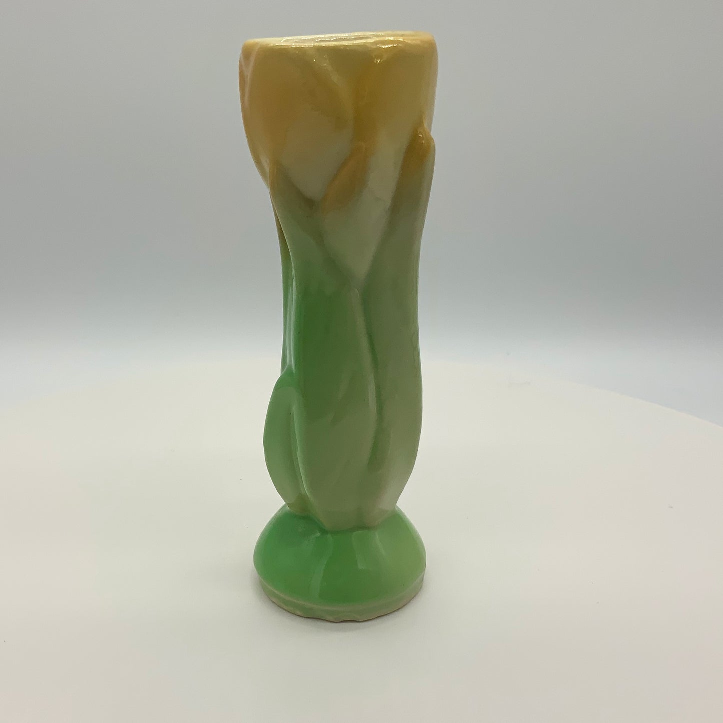 Vintage Shawnee Pottery Figural Vibrant Yellow Tulip With Green Leaves Approximately 4.75" Tall x 1.5" Diameter "USA 1115" Marked on Bottom No Chips, Cracks, Crazing Typical mold marks from rough edges under the glaze.